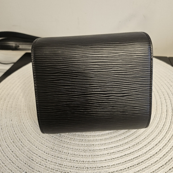 ✨ Louis Vuitton Minuit Shoulder Bag – Epi Noir Vintage ✨ - Picture 8 of 9